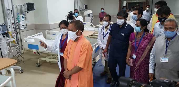 मुख्यमंत्री योगी आदित्यनाथ पहुंचे नोएडा। सेक्टर-39 स्थित कोविड 19 अस्पताल का किया उद्घाटन।
