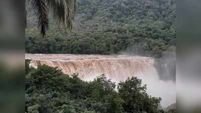 കാലവര്‍ഷം കനത്തു; അതിരപ്പിള്ളി വെള്ളച്ചാട്ടം കവിഞ്ഞൊഴുകി