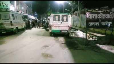 गाजीपुर: एम्बुलेंस मैनेजर की गिरफ्तारी, विरोध में एम्बुलेंस सेवा ठप