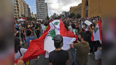 बेरूत में हिंसक प्रदर्शन: विनाशकारी धमाकों के बाद लेबनान सरकार के खिलाफ सड़कों पर उतरे लोग