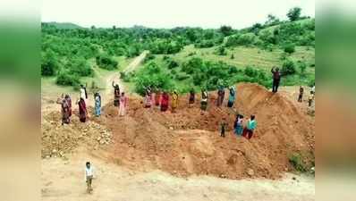 লকডাউনের আশীর্বাদ! ঘরে ফেরা পরিযায়ীরাই মাঝি বুন্দেলখণ্ডে, পাহাড় কেটে নবজন্ম পুকুরের