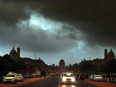 Delhi Weather News: दिल्‍ली के आसमान पर बादलों का डेरा, जानें इस हफ्ते कैसा रहेगा मौसम