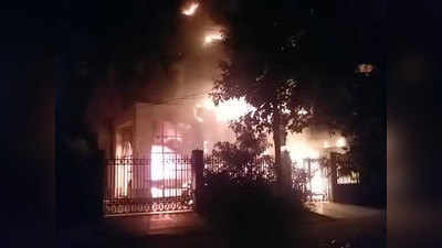 Noida Ballpen Company Fire: दमकल की 10 गाड़ियों ने 4 घंटे में बुझाई आग, शॉर्ट सर्किट से हुआ था हादसा