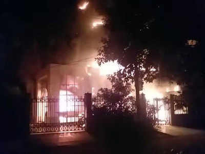 Noida Ballpen Company Fire: दमकल की 10 गाड़ियों ने 4 घंटे में बुझाई आग, शॉर्ट सर्किट से हुआ था हादसा