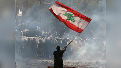 beirut protests स्फोटानंतर बैरूतमध्ये आंदोलन पेटले; आंदोलक जखमी, मंत्र्याचा राजीनामा