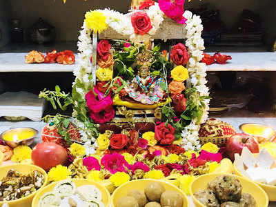 Janmashtami 2020 Puja Vidhi in Marathi जन्माष्टमी : असे करा बाळकृष्ण पूजन; जाणून घ्या पद्धती, आरती व पाळणा