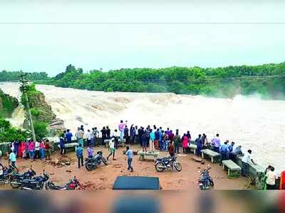 ಚುಂಚನಕಟ್ಟೆ ಫಾಲ್ಸ್‌ಗೆ ಮುಗಿಬೀಳ್ತಿದ್ದಾರೆ ಪ್ರವಾಸಿಗರು: ಕೊರೊನಾ ಮುನ್ನೆಚ್ಚರಿಕೆ ಮಾಯ..!