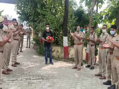 Shahjahanpur: सब इंस्पेक्टर ने कोरोना से जीती जंग, ड्यूटी पर पहुंचे तो गेट पर हुआ भव्य स्वागत, तालियों से गूंज उठा थाना