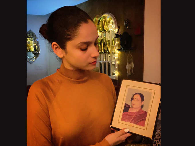 अंकिता ने की थी सुशांत की मां की फोटो शेयर