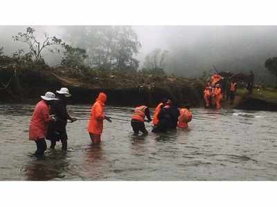 പെട്ടിമുടിയില്‍ മൂന്ന് മൃതദേഹംകൂടി കണ്ടെത്തി; മാറ്റിപ്പാര്‍പ്പിച്ചവര്‍ക്ക് ഭക്ഷണമില്ലെന്ന പ്രചാരണം അടിസ്ഥാന രഹിതമെന്ന് കലക്ടര്‍