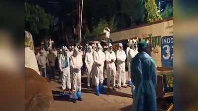 Rahat Indori’s Cremation: PPE किट में अदा की गई नमाज-ए-जनाजा, सुपुर्द-ए-खाक हुए राहत इंदौरी