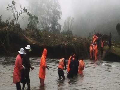 പ്രതികൂല കാലാവസ്ഥയിലും പെട്ടിമുടിയില്‍ സാഹസിക രക്ഷാപ്രവര്‍ത്തനം; കണ്ണീരോടെ ഒരു കൂട്ടം മനുഷ്യര്‍