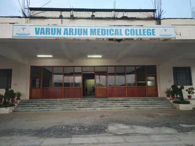 Shahjahanpur News: वीडियो बनाया, अस्पताल पर लगाए गंभीर आरोप, फिर छत से कूद गई छात्रा