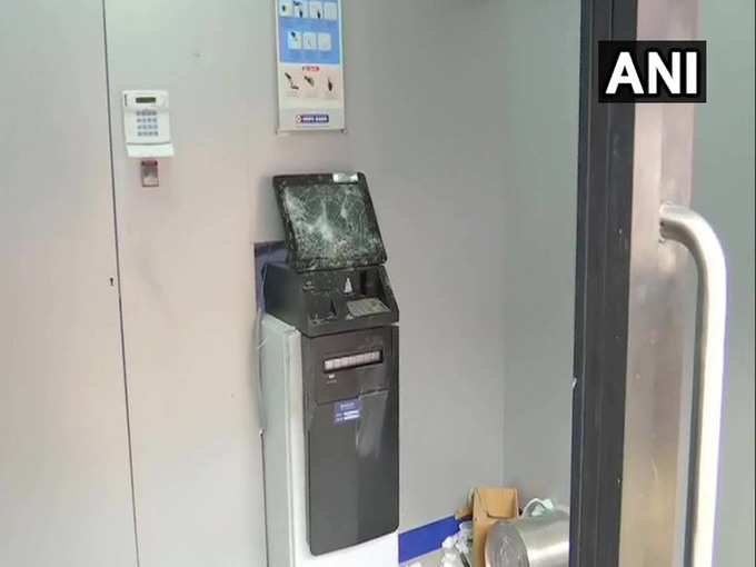 ATM मशीन को तोड़ा, लूटने की कोशिश