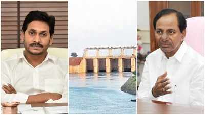 KCR అప్పుడు మంత్రులతో రాజీనామాలు.. ఇప్పుడిలా చేస్తున్నారేం?: పొన్నం 