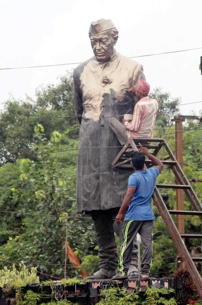 താഴ്ന്ന ഉദ്യോഗസ്ഥർക്ക് ക്ഷണമില്ല