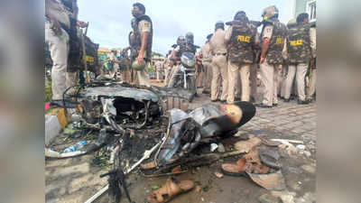 बेंगलुरु हिंसा: वीएचपी की मांग- क्या पोस्टर से खतरे में आ जाता है धर्म? जब्त की जाए दंगाइयों की संपत्ति