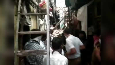 मुंबई के चेंबूर में गिरी बिल्डिंग, एक की मौत और चार घायल