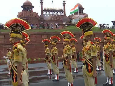 Independence Day Arrangements: सोशल डिस्टेंसिंग के साथ लाल किले के आसपास मुस्तैद रहेंगी सिक्युरिटी फोर्स