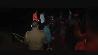 मीरजापुर: बोकरिया फॉल पर पिकनिक मनाने गए आठ लोग फंसे, पुलिस ने बचाया