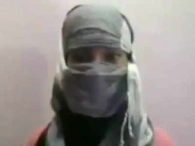 Kanpur News: इंस्पेक्टर कहते हैं मेरे सामने डांस करो, फिर कार्रवाई करेंगे.. किशोरी का वीडियो वायरल