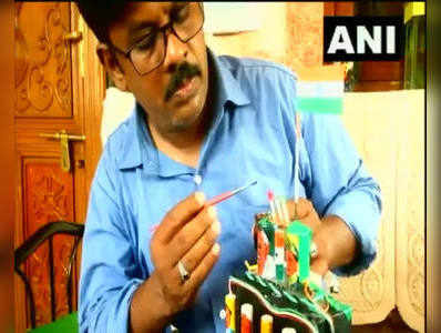 तमिलनाडु के कलाकार ने छोटी सी बैटरियों में उकेरी फ्रीडम फाइटर्स की तस्वीरें, देखें वीडियो