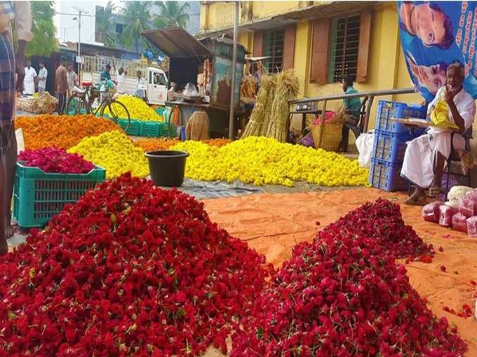 അത്തപ്പൂക്കളമില്ല... ആര്‍ക്കും പൂക്കളും വേണ്ട