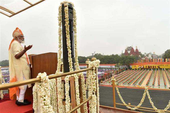 പ്രധാനമന്ത്രി നരേന്ദ്ര മോദി ജനങ്ങളെ അഭിസംബോധന ചെയ്യുന്നു