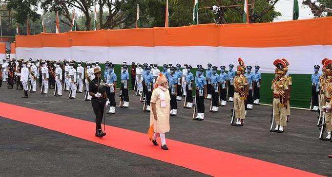 പ്രധാനമന്ത്രി നരേന്ദ്രമോദി ചെങ്കോട്ടയിൽ