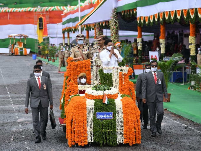 सीएम ने लिया गार्ड ऑफ ऑनर