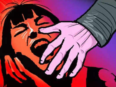 Ahmednagar Crime धक्कादायक: बलात्काराची केस मागे घे म्हणत मुलीला पेट्रोल ओतून पेटवले!