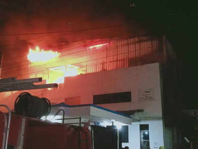Meerut latest news: स्पोर्ट्स फैक्ट्री में भीषण आग, पड़ोसी जिलों से बुलाई गईं फायर ब्रिगेड की गाड़ियां