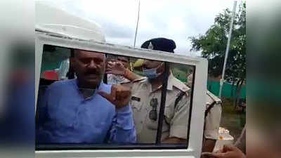 Bhadohi News: गिरफ्तार विजय मिश्र को लेकर झांसी से रवाना हुई पुलिस टीम, पीछे चल रहा समर्थकों का काफिला