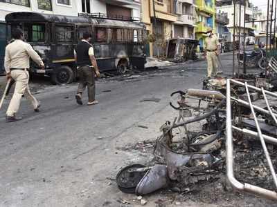 बेंगलुरु हिंसा: अब तक 4 की मौत, 52 FIR, पूरी तैयारी से आए थे उपद्रवी, 340 गिरफ्तार