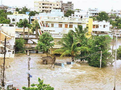 तेलंगाना में बाढ़ की स्थिति, हेलिकॉप्टर से बचाए गए लोग, ओडिशा में ऑरेंज अलर्ट, दिल्ली-NCR में भी बारिश की चेतावनी