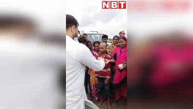 Bihar Flood Update: बाढ़ पीड़ितों के बीच तेजस्वी यादव ने बांटे पैसे, VIDEO वायरल