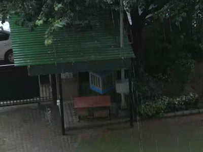 Delhi Weather Updates : दिल्ली में उमस से राहत, कई इलाकों में बारिश