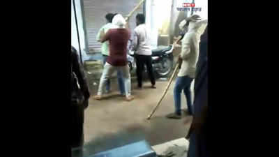Viral Video: कैमरे में कैद हुई अलवर के ज्वैलर से मारपीट, दुकान में तोड़फोड़