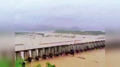 आंध्र प्रदेश में बाढ़, गोदावरी जिले के कई गांव पानी में डूबे