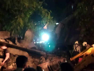 Mumbai Building Collapse: मुंबईत विचित्र दुर्घटना; रिकामी इमारत निवासी इमारतीवर कोसळली, २ जखमी