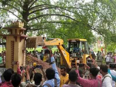 পাঁচিল ভাঙার ঘটনায় সিবিআই তদন্ত চায় বিশ্বভারতী! পুলিশমন্ত্রীর হস্তক্ষেপ দাবি