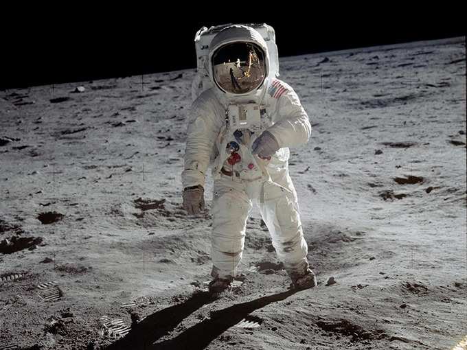 चांद पर इंसान का पहला कदम