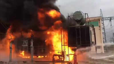 Video: नोएडा मेट्रो को बिजली सप्लाई करने वाले सबस्टेशन में भीषण आग