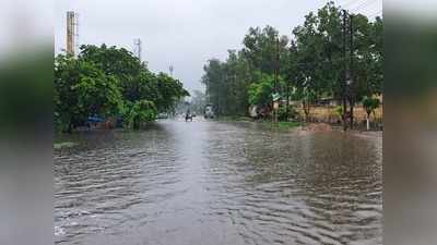 Ghaziabad rains: गाजियाबाद में सुबह से हो रही बारिश, सड़कें बनी तालाब, ट्रैफिक जाम