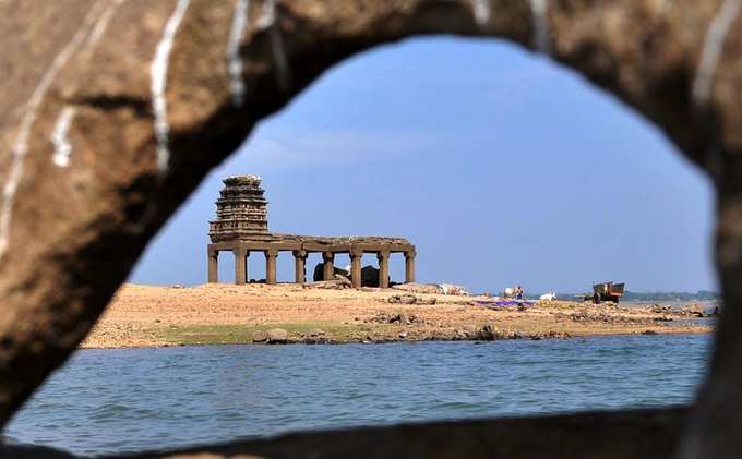 ನದಿಯೊಳಗೆ ಸಿಕ್ಕ ದೇಗುಲ