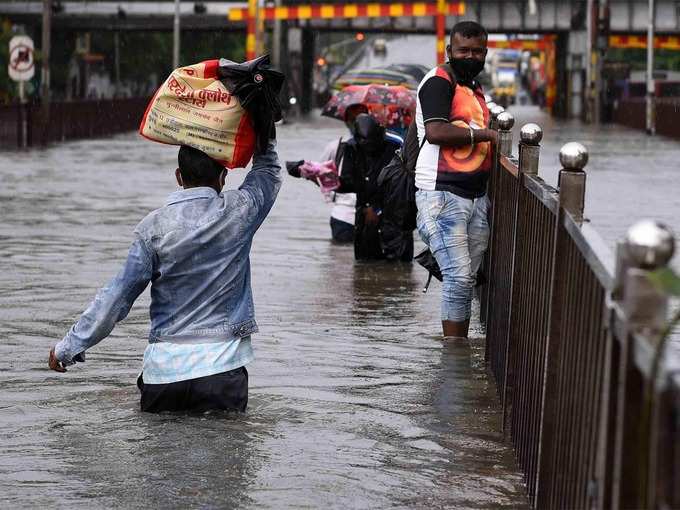 பல இடங்களில் போக்குவரத்து பாதிப்பு