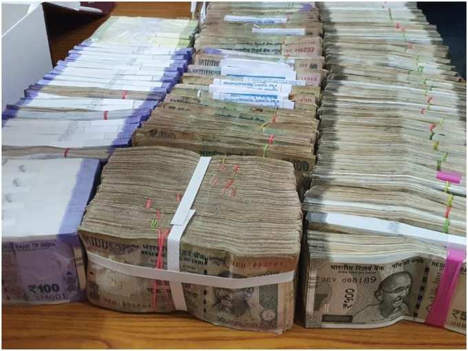 गुज्जल श्रीनिवासुलू के घर छापे में मिला 1 करोड़ रुपये से अधिक का कैश