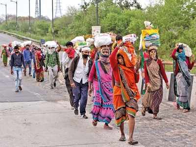 लॉकडाउन ने छीन लिया काम-धंधा, अब भी दिल्‍ली-एनसीआर से पैदल घर जा रहे हैं मजदूर