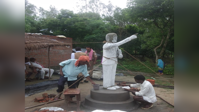 Sitapur news: ट्रैक्टर-ट्रॉली के टकराने से टूटी अंबेडकर की मूर्ति, तनाव के बाद लगाई जा रही नई प्रतिमा