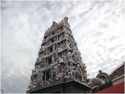 ഭജന പാടിയത് മുസ്ലിം ഗായകൻ, സംഗീതം നല്‍കിയത് പാകിസ്ഥാനിയും; ഭക്തി സാന്ദ്രമായി ക്ഷേത്രമുറ്റം